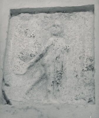 Sveti Petar Mrežnički (Duga Resa) - Župna crkva sv. Petra, kameni reljef bacača diska