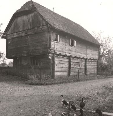 Ruča - Tradicijska kuća, zabatno i bočno pročelje