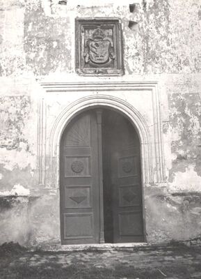 Kloštar Ivanić - Franjevačka crkva sv. Ivana Krstitelja, glavni ulaz