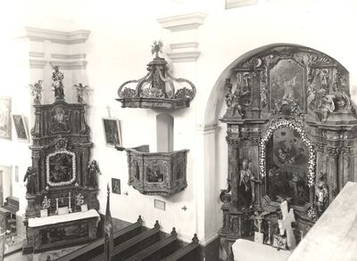 Kotari - Crkva sv. Leonarda, pomoćni oltari i propovjedaonica