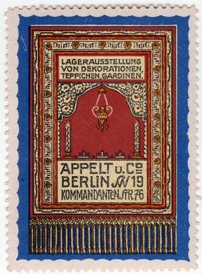 Lagerausstellung von Dekorationen, Teppichen, Gardinen