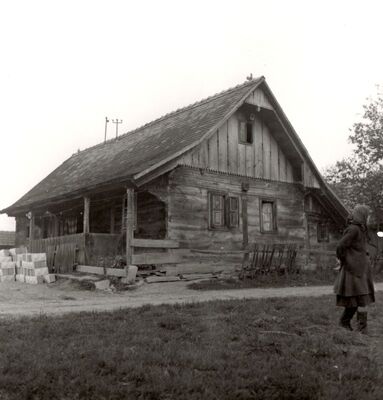 Lukinić Brdo - Tradicijska drvena prizemnica, pročelje