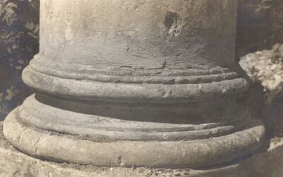 Januševec - Dvorac Januševec, baza stupa