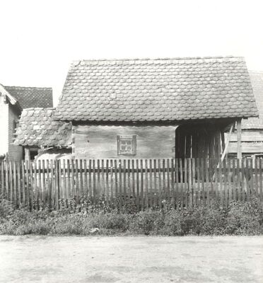 Veleševec - Gospodarska zgrada s krušnom peći