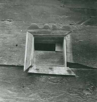 Vukomerić - Gospodarska zgrada, prozor