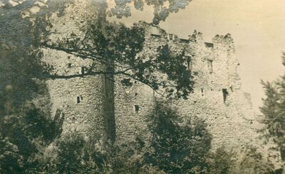 Samobor - Stari grad, zidine s polukružnom kulom