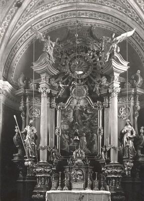 Kloštar Ivanić - Crkva Uznesenja Blažene Djevice Marije, glavni oltar