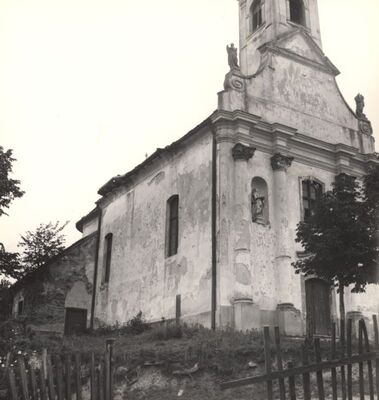 Pogančec - Crkva sv. Majke Božje Lauretanske, glavno i bočno pročelje