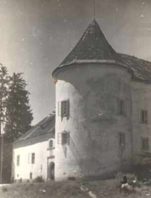 Jastrebarsko - Dvorac Erdődy, glavno pročelje i cilindična kula