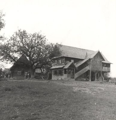 Donji Hruševec - Tradicijska kuća, ulazno i zabatno pročelje