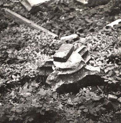 Kloštar Ivanić - Crkva sv. Ivana Krstitelja, gotički završni kamen