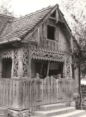 Ruča - Gospodarska zgrada, trijem