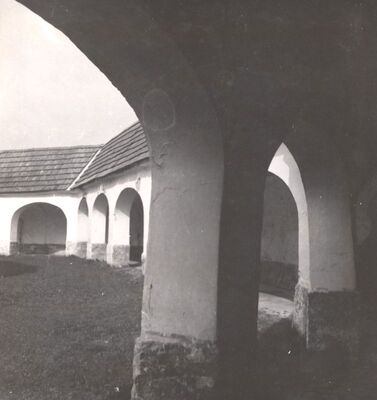 Komin - Crkva sv. Tri kralja, detalj cinkture