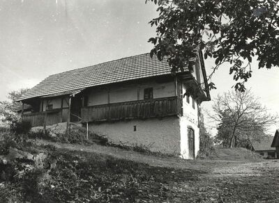 Martinski Vrh (Ribnik) - Tradicijska kuća, ulazno i zabatno pročelje