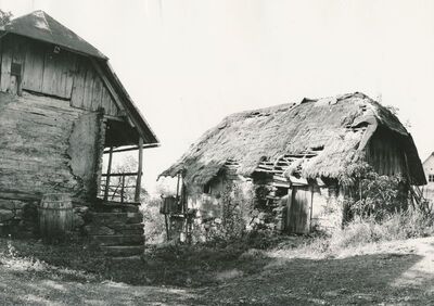 Sršići (Ozalj) - Tradicijska kuća i komora