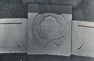 Karlovac - Zrinski trg, kuća Rendelji s detaljem portala