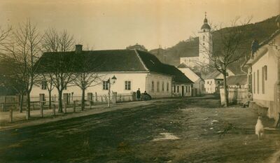 Krapina - veduta sa župnom crkvom sv. Nikole, stanje prije restauracije