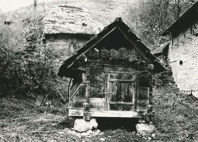 Tomašnica (Ozalj) - Gospodarska zgrada