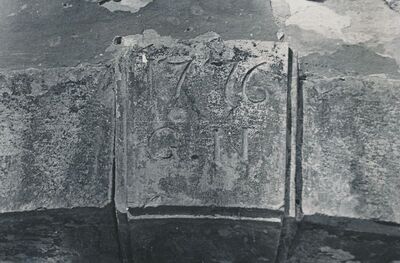 Karlovac - Strossmayerov trg, zaglavni kamen na portalu