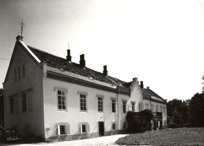 Zaprešić - Kompleks Novi Dvori, ulazno pročelje