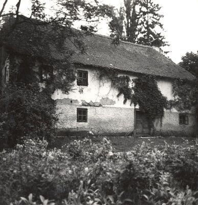 Bukevje - Kurija Zlatarić, ulazno pročelje