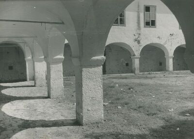 Velika Ves (Krapina) - Dvorac Popovec (Kulmer), dvorišna pročelja s arkadama
