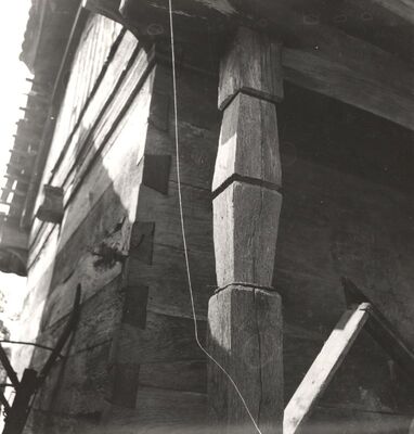 Bukovčak - Tradicijska kuća, stup trijema