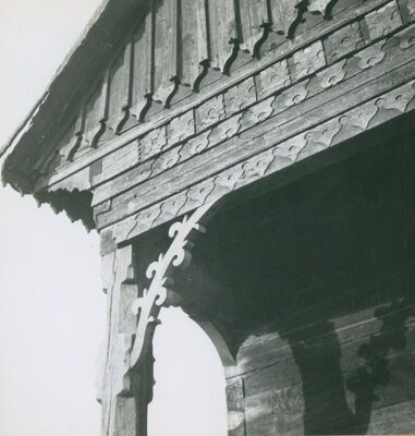 Pleško Polje - Kapela Ranjenog Isusa, detalj trijema