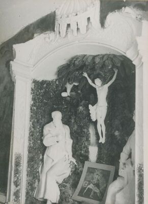 Lepoglava - Pavlinski samostan, Raspeće i dva sveca