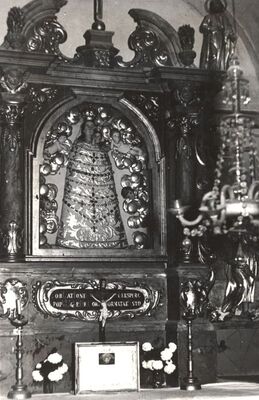 Samobor - Franjevačka crkva Uznesenja Blažene Djevice Marije, oltar