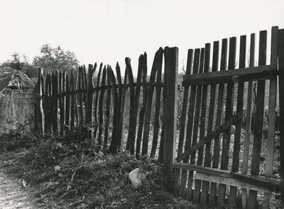 Brlog Ozaljski (Kamanje) - Ograda