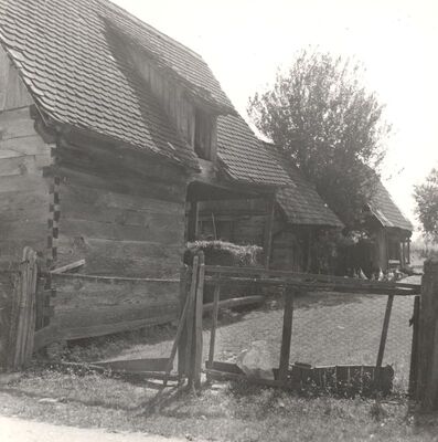 Mraclin - Gospodarske zgrade