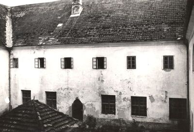 Kloštar Ivanić - Kompleks franjevačkog samostana, južno dvorišno pročelje