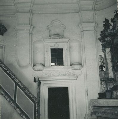 Žarovnica (Lepoglava) - Crkva sv. Jelene, vrata prema sakristiji