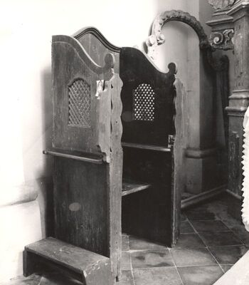 Kloštar Ivanić - Župna crkva Uznesenja Blažene Djevice Marije, ispovjedaonica