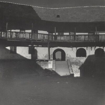 Ribnik - Stari grad, dvorište