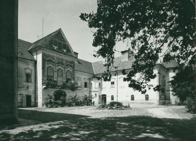 Lužnica - Dvorac Lužnica, dvorišno pročelje