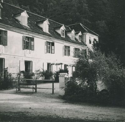 Sutinske Toplice (Mihovljan) - Zgrada lječilišta, vanjština
