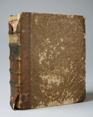 Geschichte des Polyb mit den Auslegungen und An merkungen des Ritters Herrn von Folard........deutlich und gruendlich abgehandlet mit vielen Kupfersticken vorgesstelet hat.....ErsterTheil, Wien, Prag und Triest., bei Johann Thomas Tratnnern, 1759