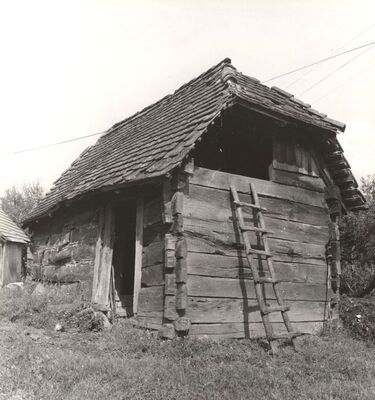 Gudci - Gospodarska zgrada, štala