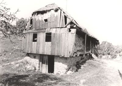Sječevac - Tradicijska kuća, zabatno i ulazno pročelje