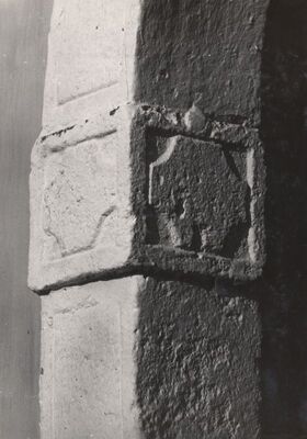 Kloštar Ivanić - Crkva Uznesenja Blažene Djevice Marije, detalj dovratnika