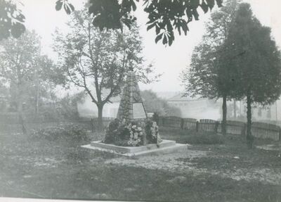 Vrbovečki Rakovec - Spomenik NOB - e