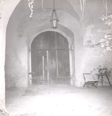 Slavetić - Dvorac Oršić, ulazno predvorje