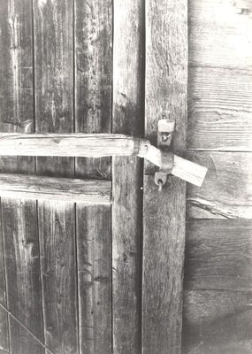 Višnjevec Podvrški - Gospodarski objekt, drvena brava