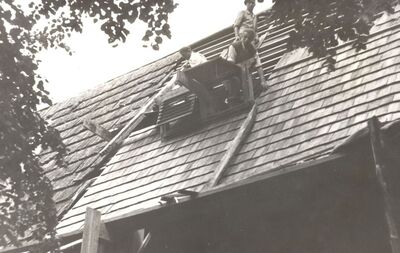 Velika Mlaka - Kapela sv. Barbare, postavljanje prozora nad svetištem