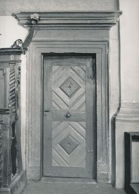 Sveti Petar Mrežnički (Duga Resa) - Župna crkva sv. Petra, vrata s kamenim dovratnikom