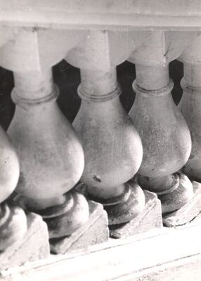 Jakovlje - Dvorac Oršić, balustrade stubišta