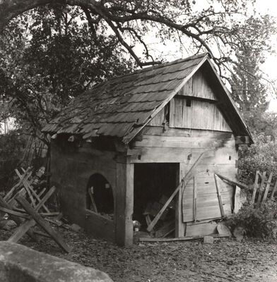 Bukevje - Gospodarska zgrada, ulazno i bočno pročelje