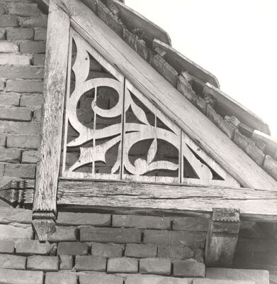 Bukevje - Tradicijska kuća, detalj zabata